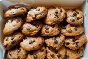 The easiest chocolate chip cookie recipe in less than 20 minutes!